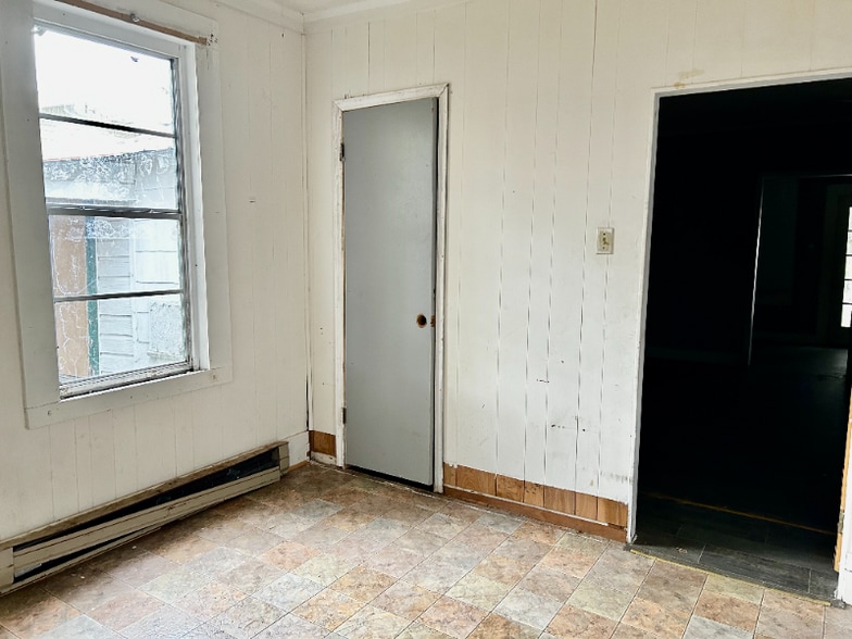 Building Photo - 107 N 4th St