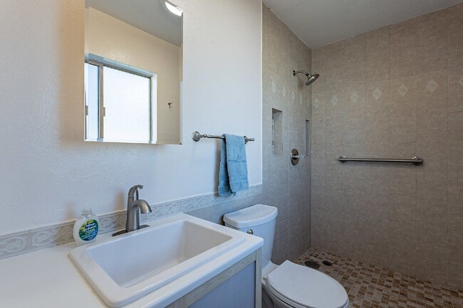 Building Photo - 8416 E Rancho Vista Dr