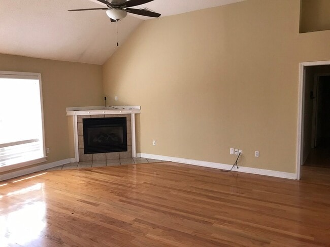 Building Photo - 495 Alexa Dr