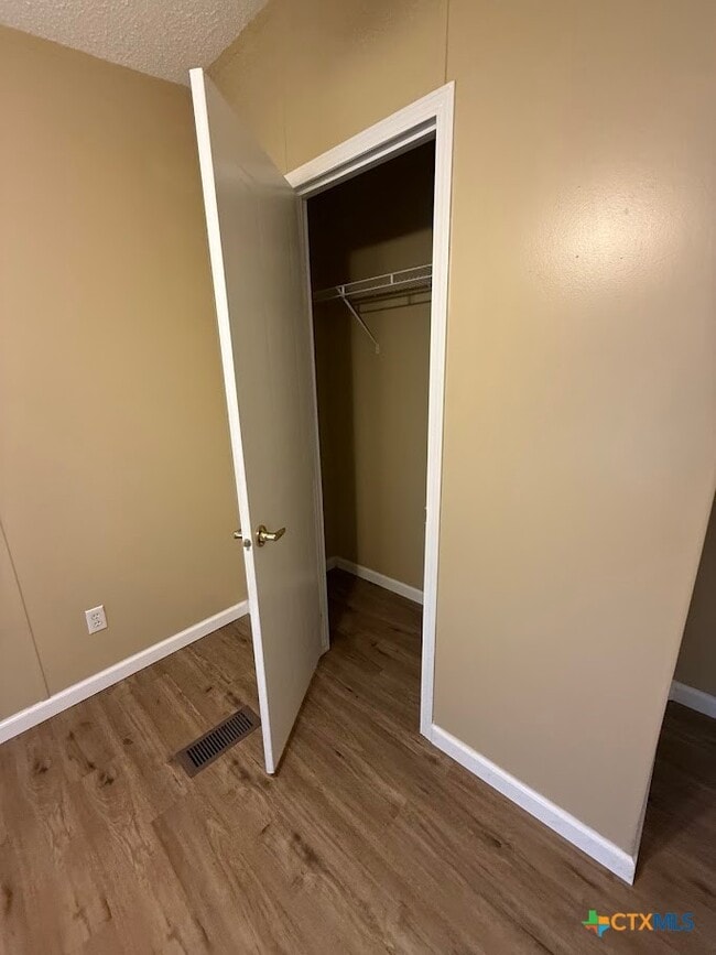 Building Photo - 136 Sonnyland Dr