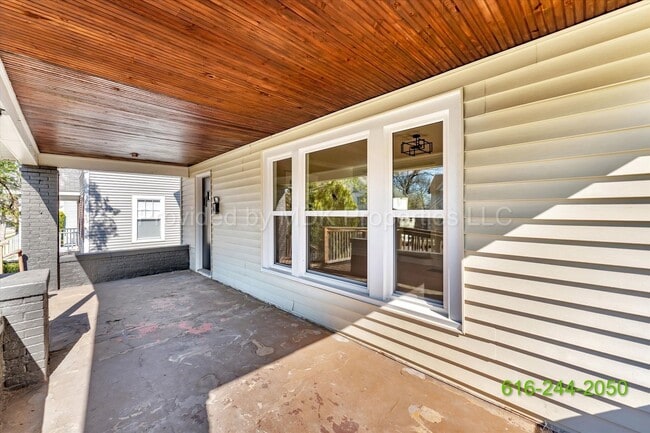Building Photo - STUNNING REMODEL!!! Extremely Spacious 3 Bedroom (Extra Room) Home!! SECTION 8 APPROVED! (Handica...