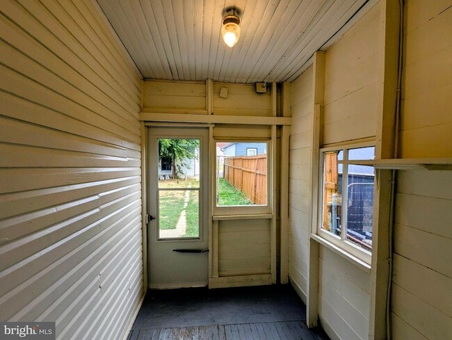 Building Photo - 485 High St