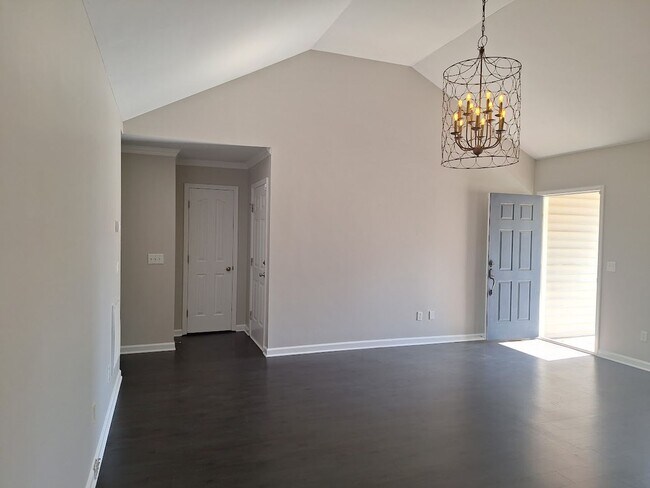 Building Photo - Fantastic Three Bedroom Home in Lexington!