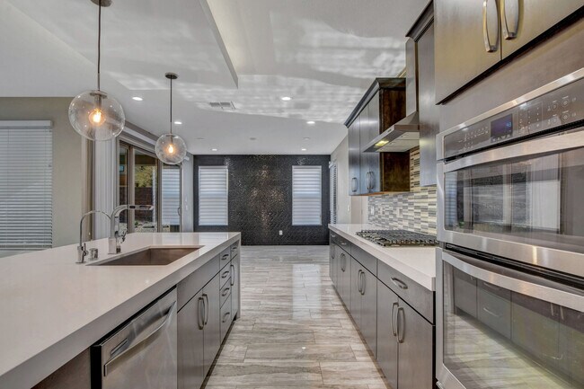 Building Photo - 6005 Andezano Dr
