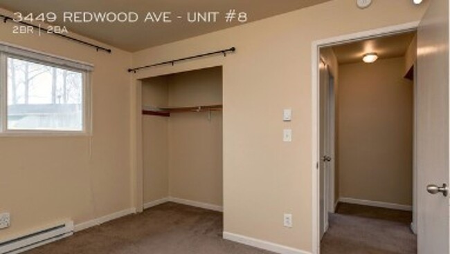 Building Photo - Spacious Townhouse-Style Condo with Privat...