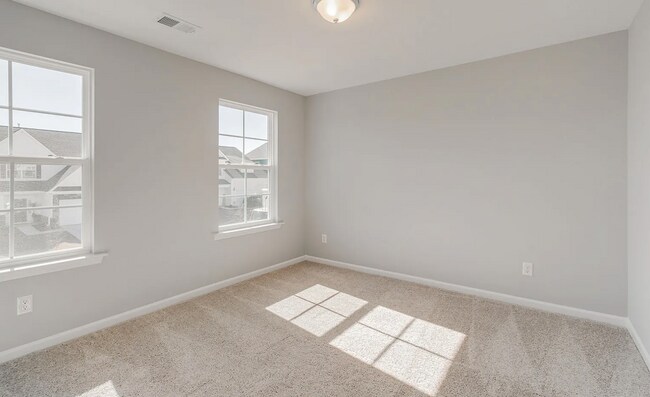 Building Photo - Spacious 5-Bedroom Home with Modern Finishes in Prime Elgin Location