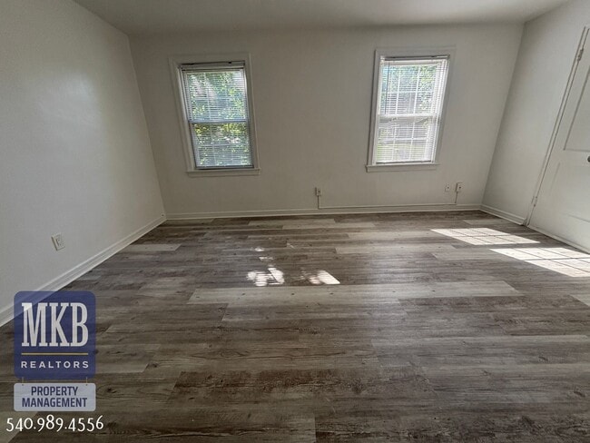 Building Photo - 2 Bedrooms, 1 Bath Condo located in South ...