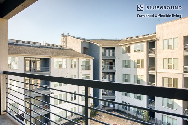 Building Photo - 1620 E Riverside Dr