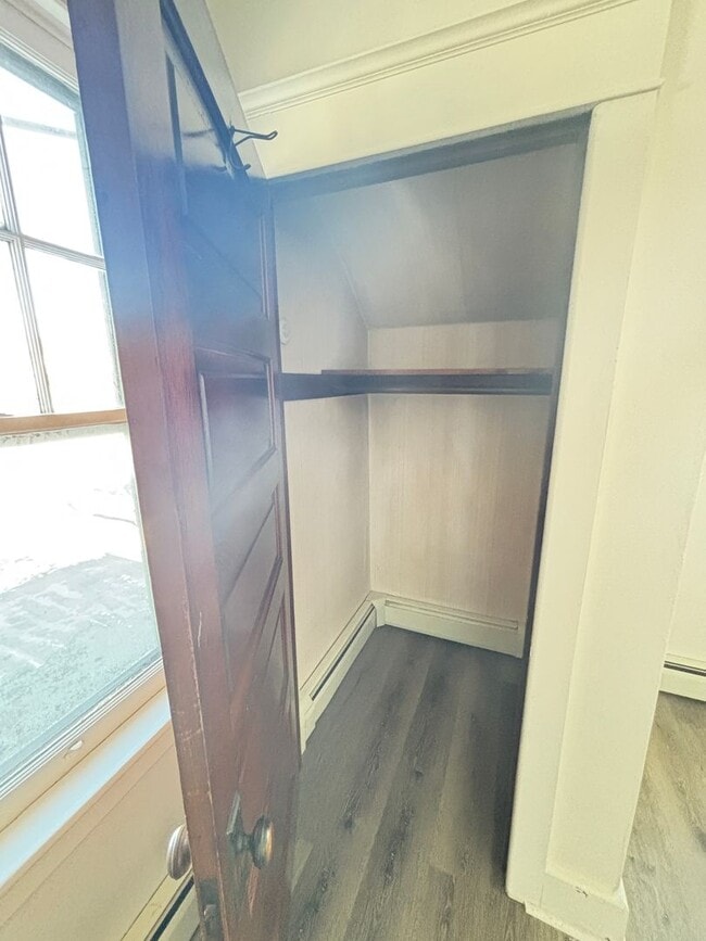 Building Photo - Charming Craftsman-Style Split Home – 3 Bedrooms, 1 Bath