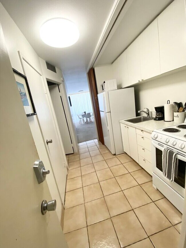 Building Photo - Waikiki - Ilikai Marina - Fully furnished ...