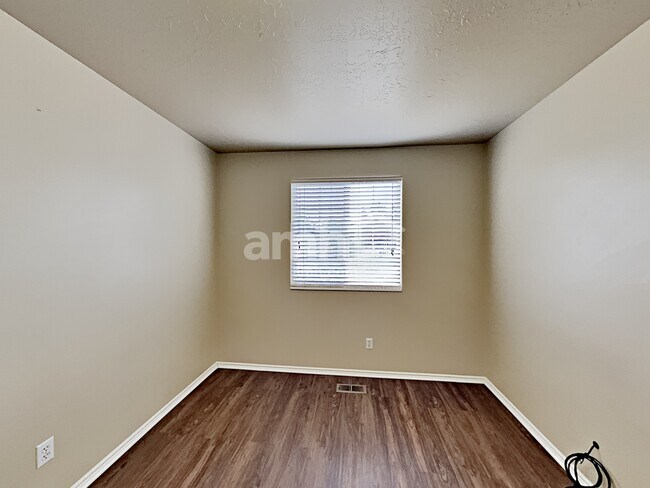 Building Photo - 342 N 75 W