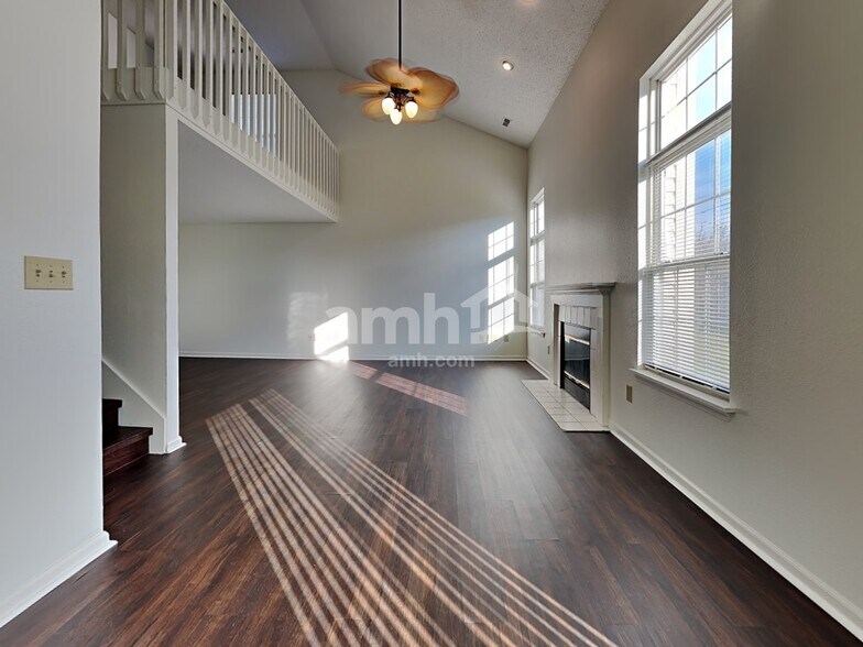 Building Photo - 4323 Autumn Crest Ct