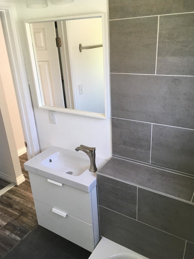 Building Photo - 1838 E 7th St