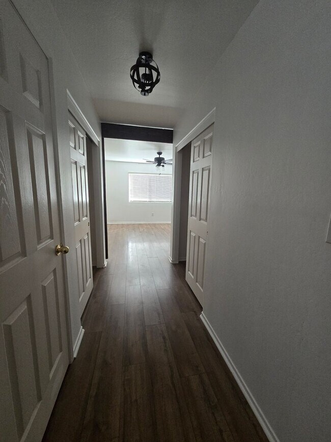 Building Photo - 3 BR 2 BA Available Now