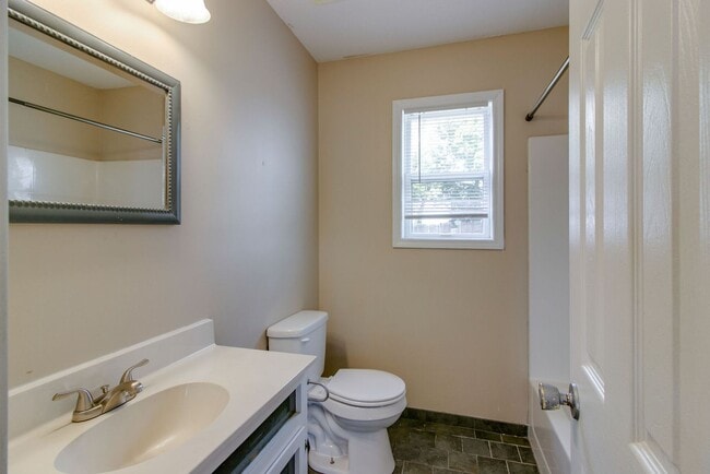 Building Photo - 1002 Poppy Seed Dr