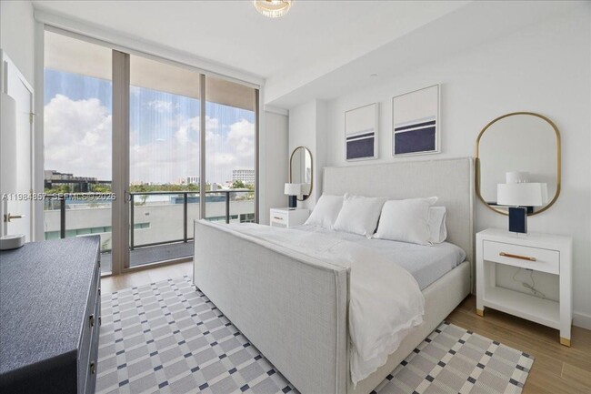 Building Photo - 2678 Tigertail Ave