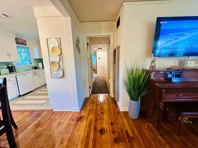 Building Photo - 27 Escalona Ave