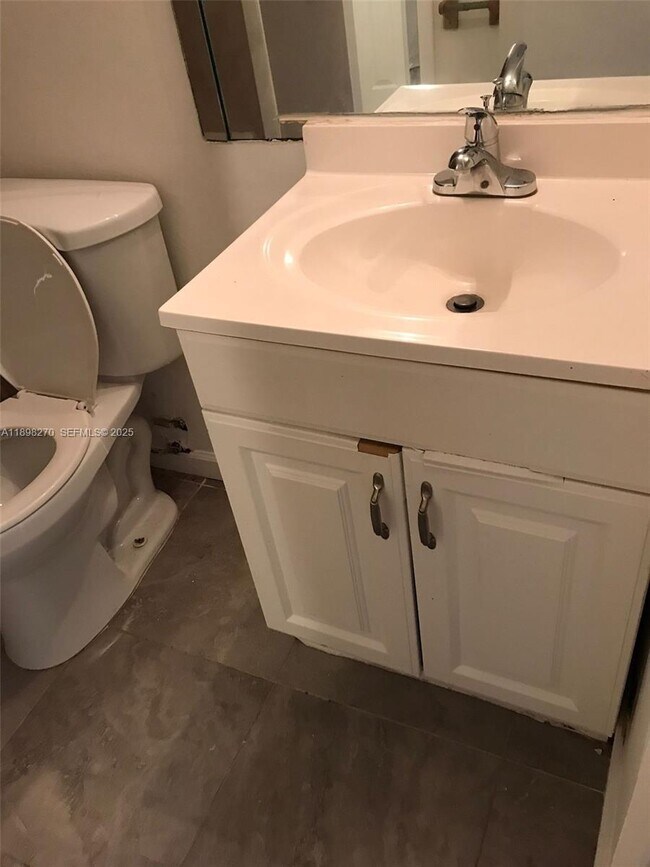 Building Photo - 16465 NE 22nd Ave