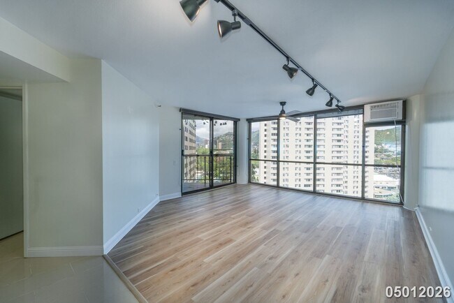 Building Photo - Luxury 1-Bedroom Condo with Stunning Mountain Views