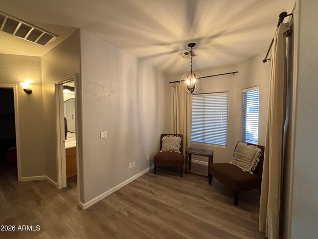 Building Photo - 948 E Savannah Dr