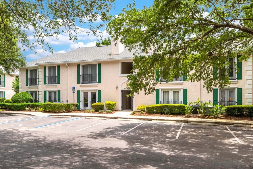 Building Photo - 13715 Richmond Park Dr N