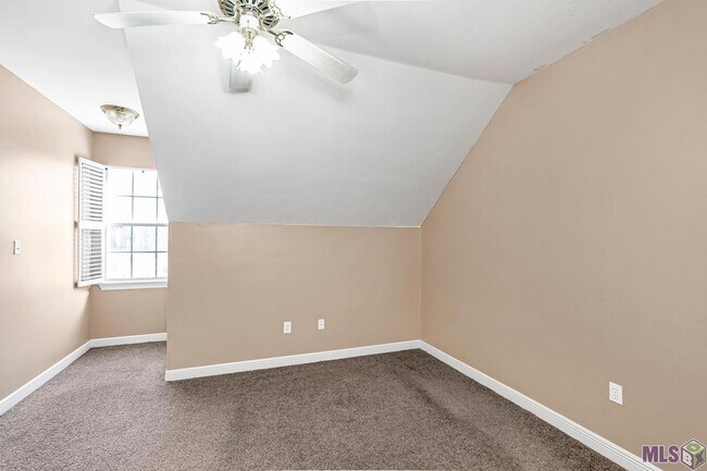 Building Photo - 9007 Highland Rd