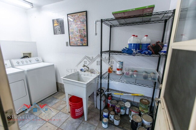 Building Photo - 1735 W Pampa Ave