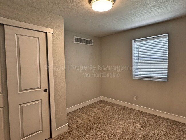 Building Photo - 4720 Elm Ct