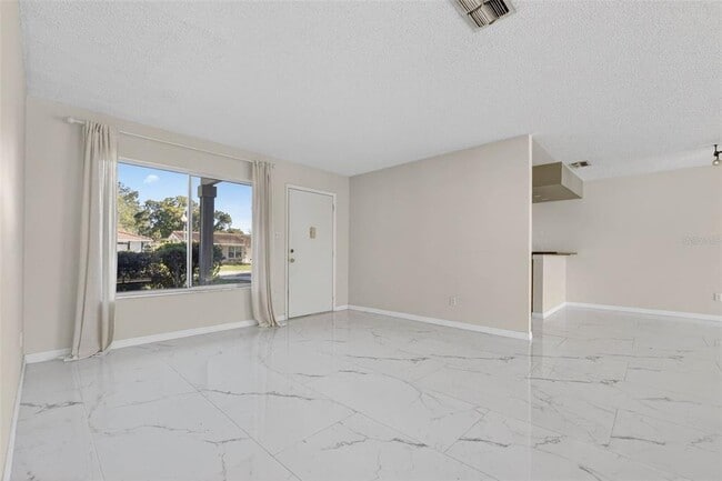 Building Photo - 10659 Windsor Ct