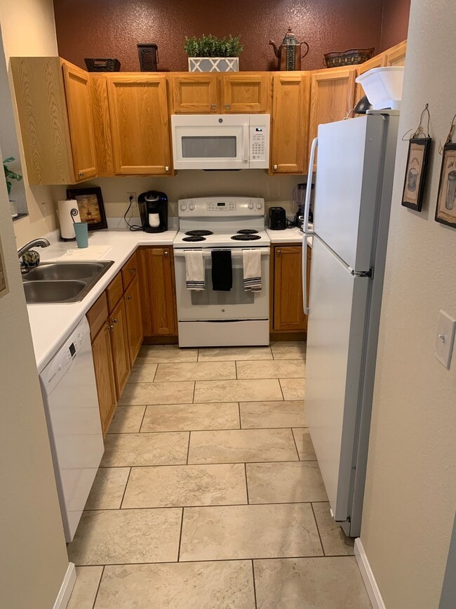 Building Photo - 2760 W Greens Ct
