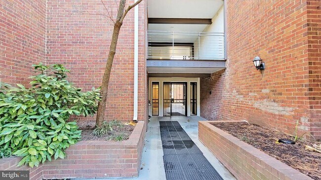 Building Photo - 1504 Lincoln Way