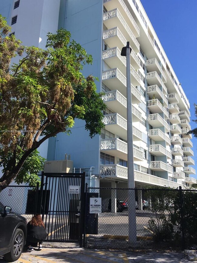 Building Photo - 13155 Ixora Ct
