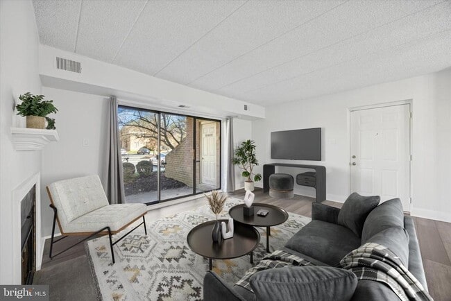 Building Photo - 40 Le Forge Ct