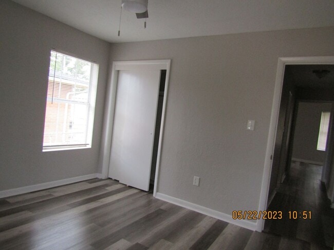 Building Photo - Very Nice Remodeled Duplex Home! No Pet Home!