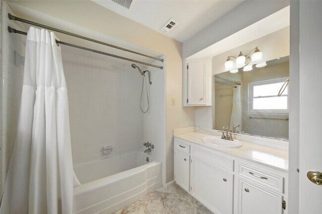 Building Photo - 28914 Pine Hill Dr
