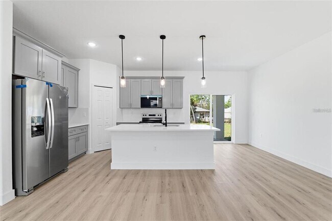 Building Photo - 2275 W Linden Dr