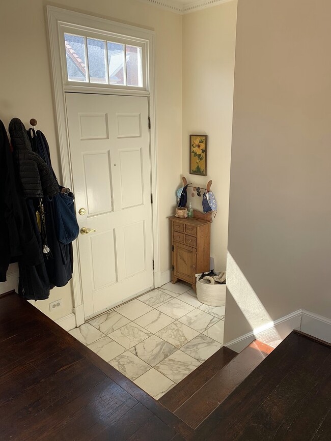 Front door entrance - 164 5th St NE