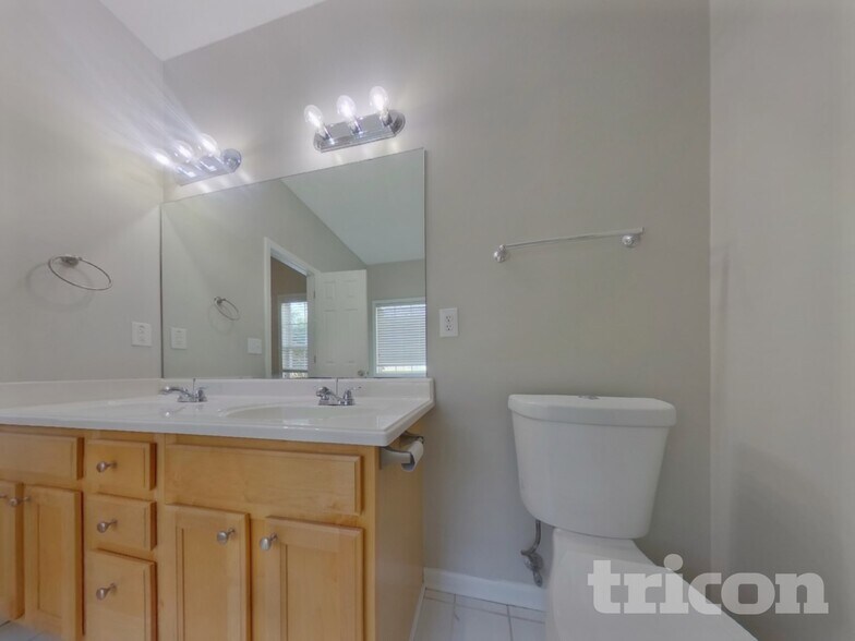 Building Photo - 2054 Laird Rd