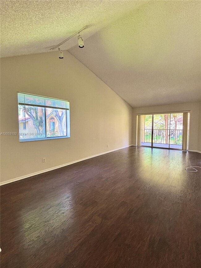 Building Photo - 1040 Coral Club Dr