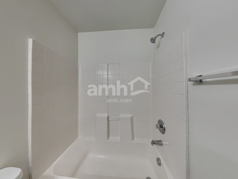 Building Photo - 6828 Denby Dale Rd