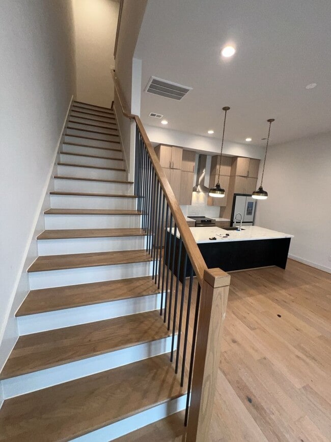 Building Photo - 2414 Gray St