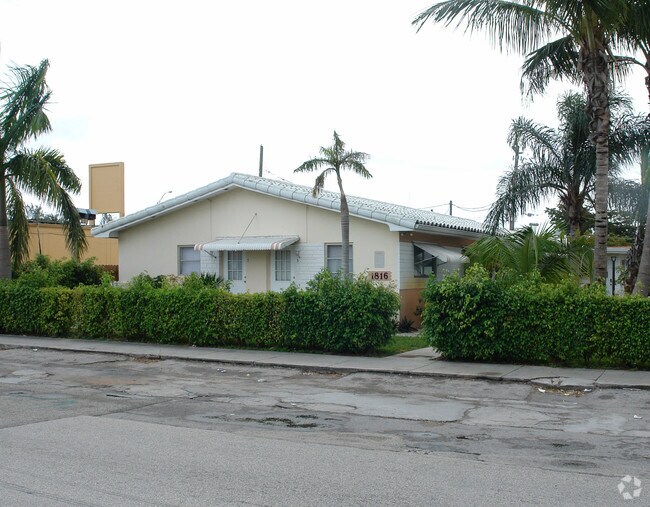 Primary Photo - Hollywood Host Apartments