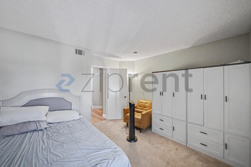 Building Photo - Unit 289