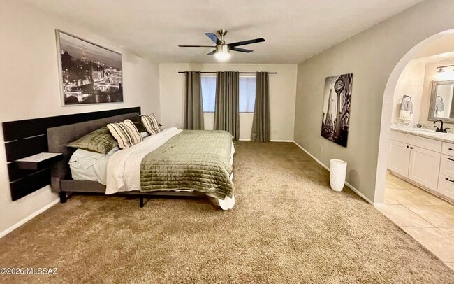 Building Photo - 2434 N Shade Tree Cir