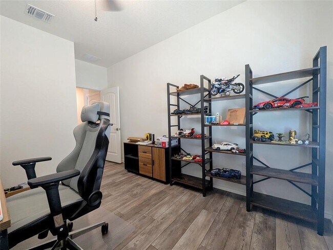 Building Photo - 8100 Philbrook Dr
