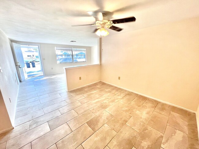 Building Photo - Updated 3BD/2BTH Home on Corner Lot