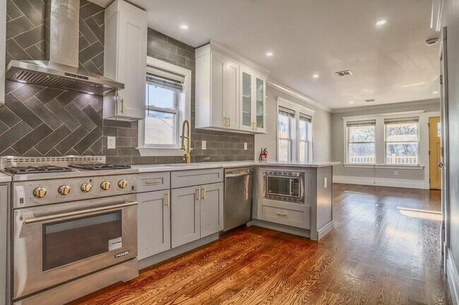 Building Photo - 40 Grant St