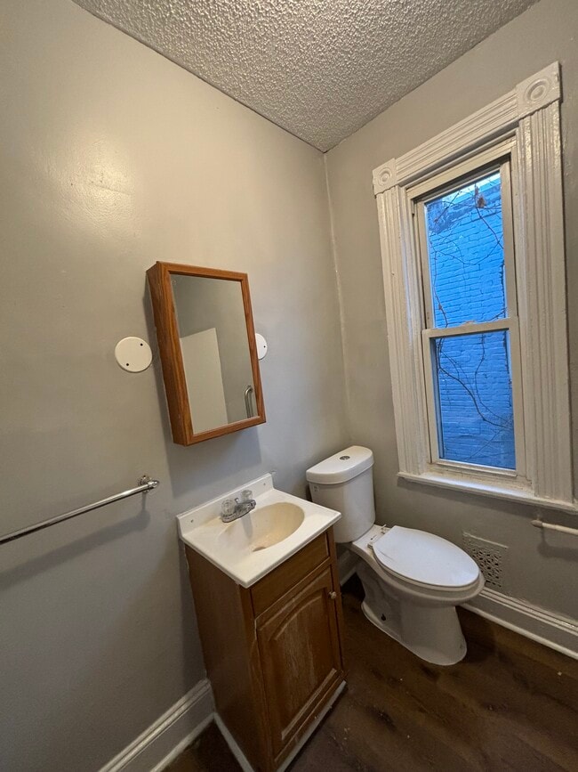 Building Photo - 2023 N Fulton Ave