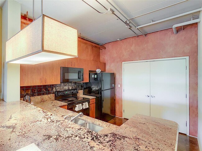 Building Photo - 10 N Summerlin Ave