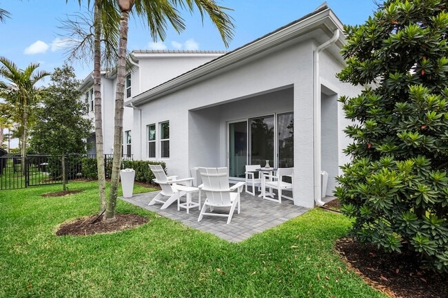 Building Photo - 16181 Oakview Dr